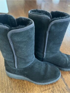NWOT UGG Black Suede Mid-Calf Winter Boots